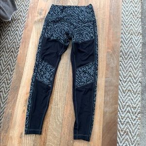 Yoga lululemon mesh leggings